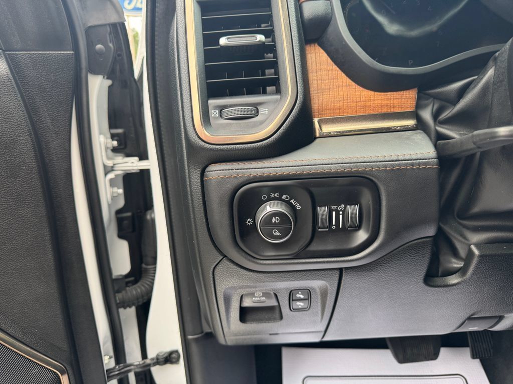 Used 2024 RAM 1500 Limited AWD/4WD image 21