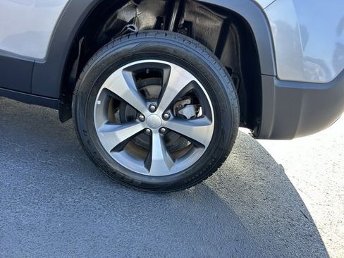 Used 2020 Jeep Cherokee Limited image 10