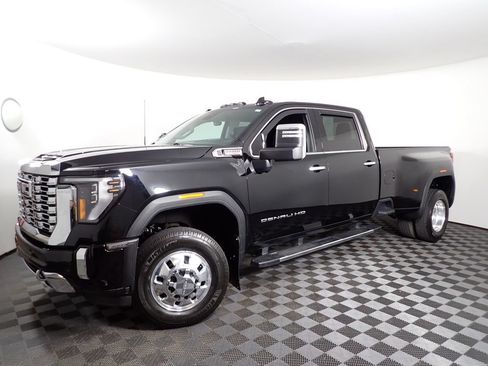 Used 2024 GMC Sierra 3500 Denali w/ Denali Reserve Package AWD/4WD image 14