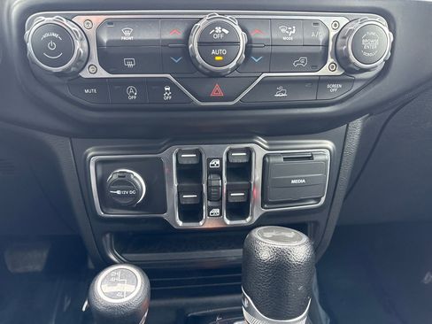 Used 2022 Jeep Wrangler Unlimited Sport image 21