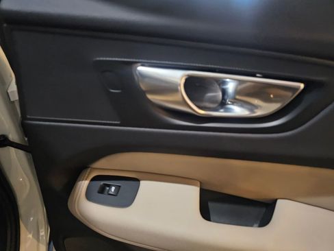 Used 2026 Volvo XC60 B5 Plus w/ Protection Package Premier AWD/4WD image 10