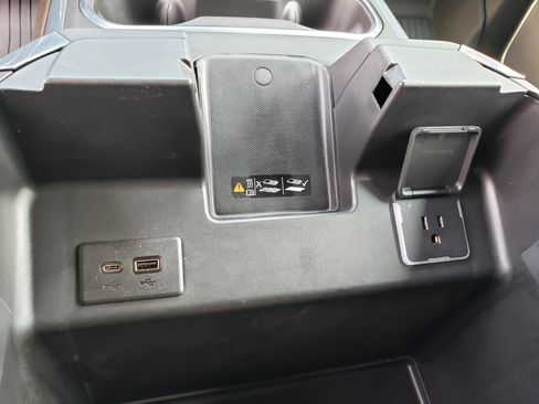 Used 2025 Chevrolet Silverado 3500 High Country w/ High Country Premium Package AWD/4WD image 28