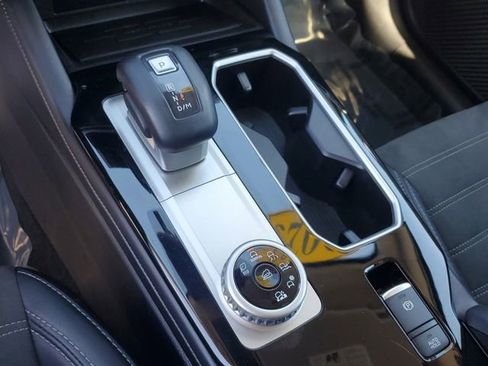 Used 2025 Mitsubishi Outlander SE image 29