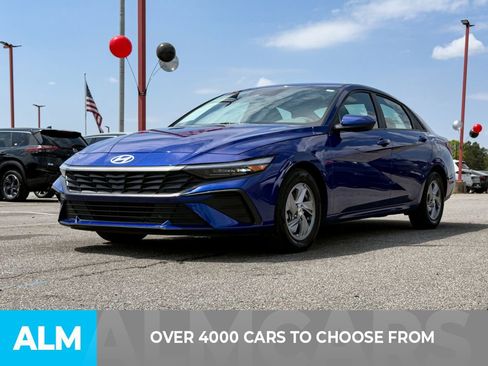 Used 2024 Hyundai Elantra SE image 2