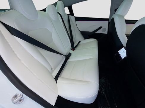 Used 2025 Tesla Model 3 image 14