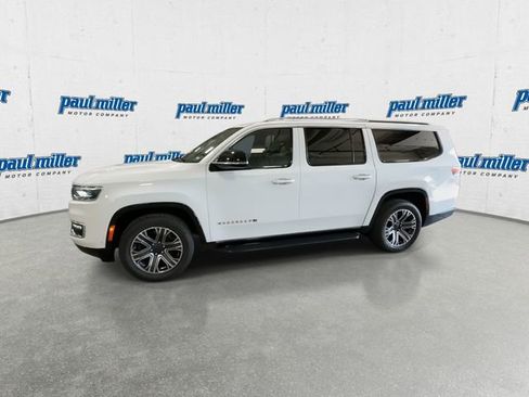 Used 2024 Jeep Wagoneer L Series II w/ Flexible Seating Group AWD/4WD image 6