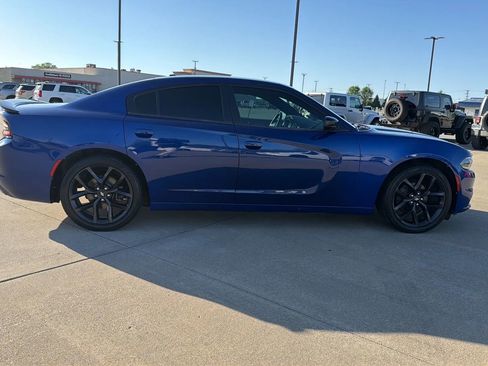 Used 2019 Dodge Charger SXT w/ Blacktop Package image 24