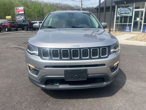 Used 2018 Jeep Compass Latitude w/ Popular Equipment Group AWD/4WD image 2