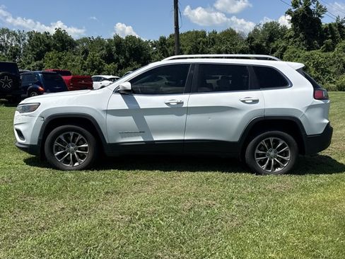 Used 2019 Jeep Cherokee Latitude Plus AWD/4WD image 3