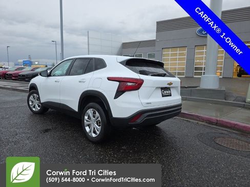 Used 2024 Chevrolet Trax LS image 8