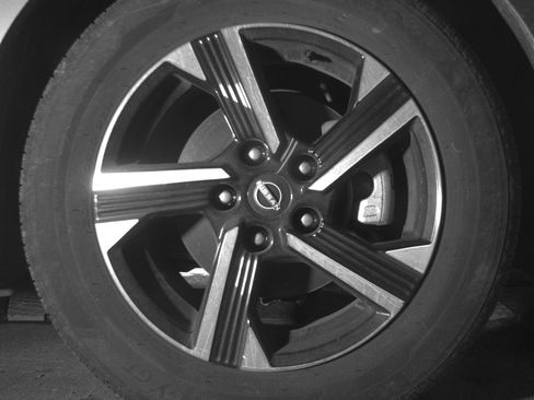 Used 2025 Nissan Sentra SV FWD image 13