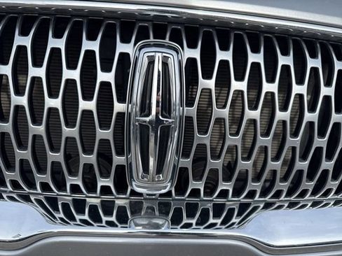 Used 2021 Lincoln Nautilus Reserve image 11