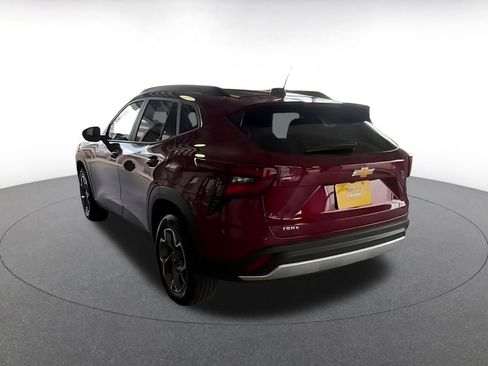 Used 2025 Chevrolet Trax LT FWD image 10