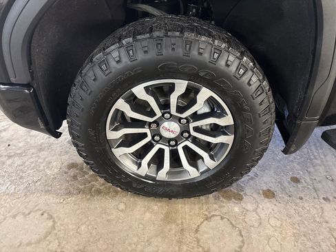 Certified 2021 GMC Sierra 1500 AT4 w/ AT4 Premium Package AWD/4WD image 11