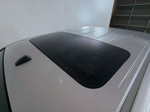 Used 2019 Nissan Frontier SL image 16