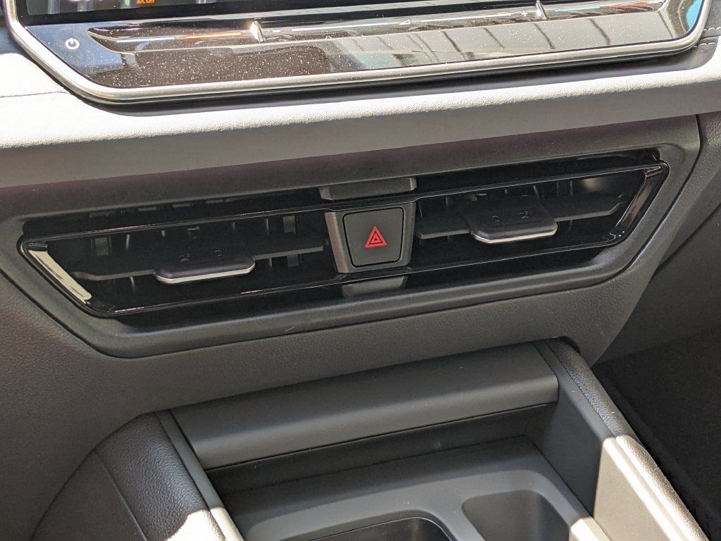 New 2026 Volkswagen Tiguan SE R-Line AWD/4WD image 18