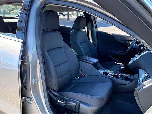 Used 2024 Chevrolet Malibu LT image 9