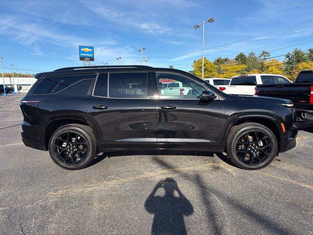 Used 2024 Chevrolet Traverse RS w/ LPO, Floor Liner Package AWD/4WD image 9