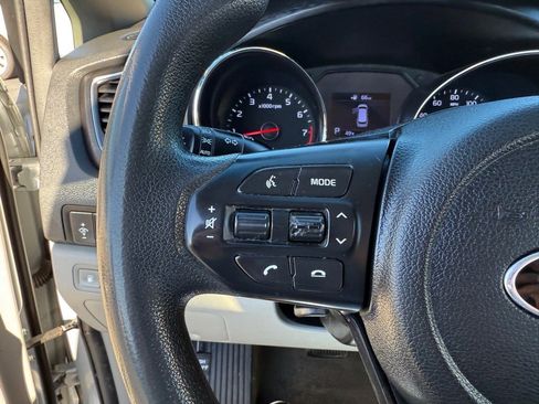Used 2019 Kia Sedona L image 24