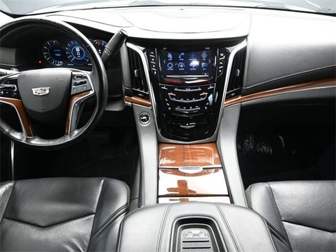 Used 2020 Cadillac Escalade 2WD image 21