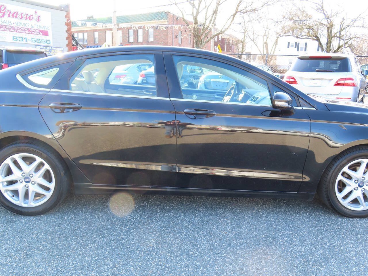 Used 2015 Ford Fusion SE FWD image 7