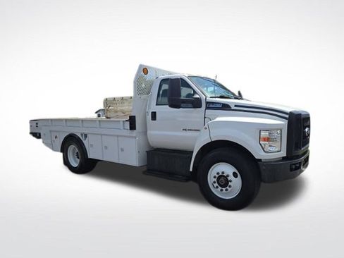 Used 2017 Ford F750 2WD Regular Cab Super Duty image 1