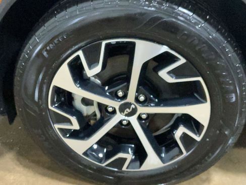 Used 2024 Kia Sportage EX image 9