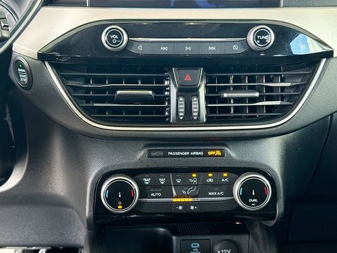 Certified 2022 Ford Escape SE w/ SE Sport Appearance Package FWD image 19