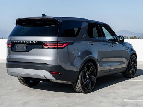 Used 2025 Land Rover Discovery S image 6