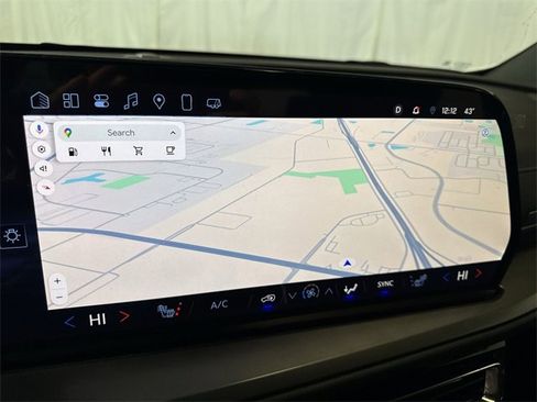 Used 2025 Chevrolet Traverse LT w/ Driver Confidence Package image 19