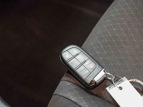 Used 2021 Jeep Grand Cherokee Laredo RWD image 26