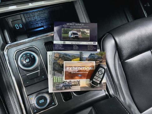 Used 2024 Ford Expedition Max XLT AWD/4WD image 10