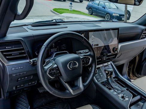 Used 2025 Lexus GX 550 AWD/4WD image 17