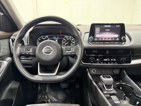 Used 2021 Nissan Rogue SV image 29