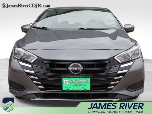 Used 2023 Nissan Versa SV FWD image 7