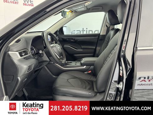 Used 2023 Toyota Highlander LE FWD image 15