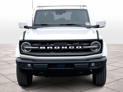 Used 2024 Ford Bronco Outer Banks image 3