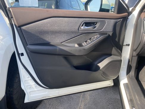 Used 2023 Nissan Rogue SV FWD image 13