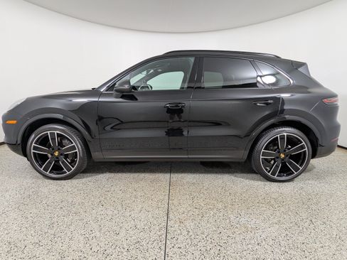 Used 2023 Porsche Cayenne AWD/4WD image 4