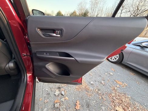 Used 2022 Toyota Venza XLE image 12