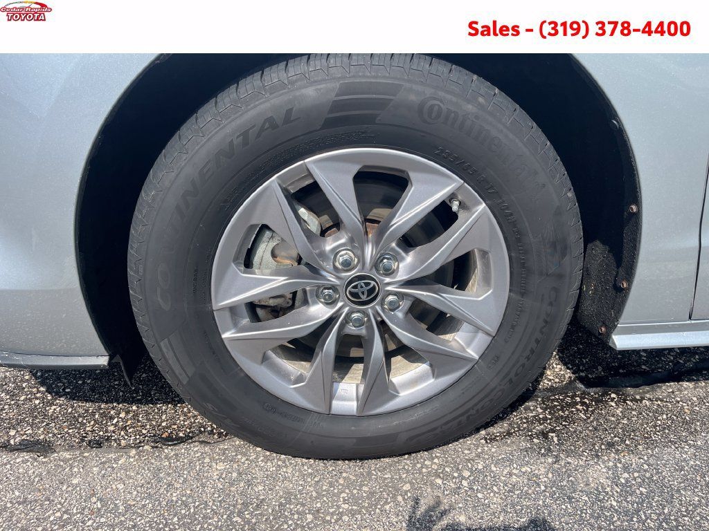 Certified 2021 Toyota Sienna LE FWD image 13