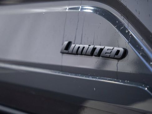 Used 2024 Toyota Tacoma Limited w/ Limited Package (LT) image 15