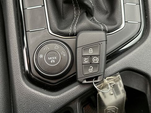 Used 2023 Volkswagen Taos SE image 23