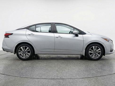 Used 2025 Nissan Versa SV FWD image 11