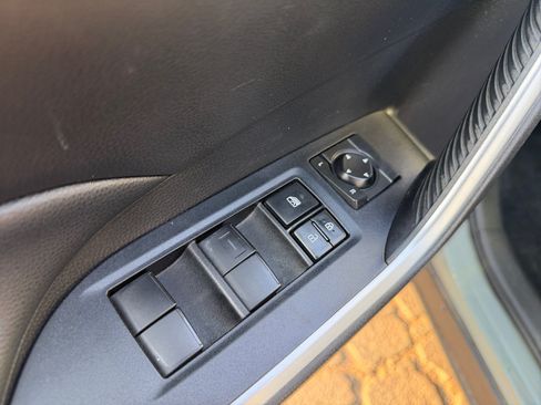 Used 2021 Toyota RAV4 XLE w/ Convenience Package FWD image 17
