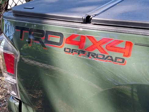 Used 2022 Toyota Tacoma TRD Off-Road AWD/4WD image 4