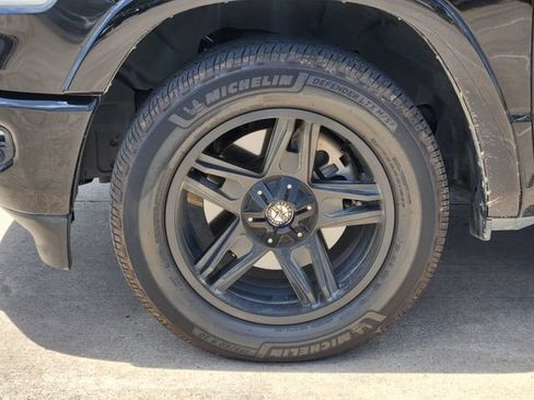 Used 2019 RAM 1500 Laramie AWD/4WD image 10