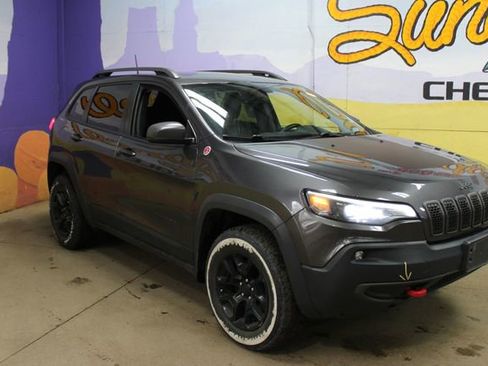 Used 2019 Jeep Cherokee Trailhawk AWD/4WD image 4