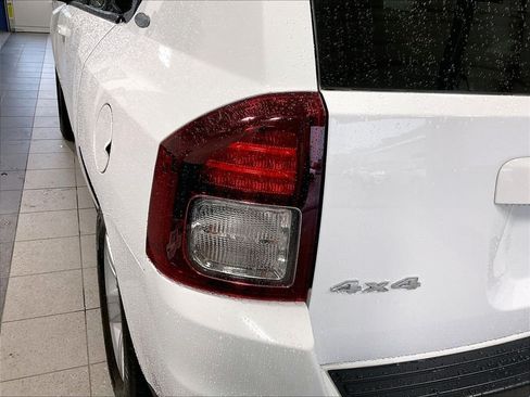 Used 2017 Jeep Compass Latitude AWD/4WD image 32