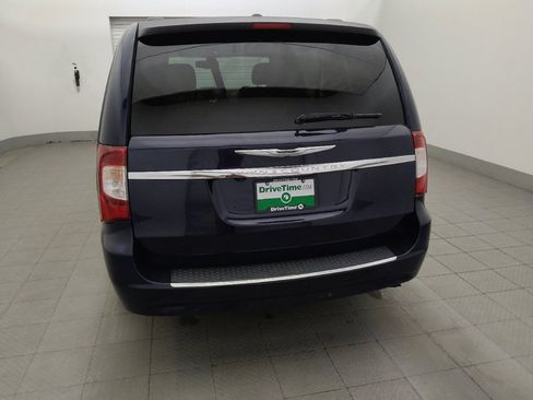 Used 2015 Chrysler Town & Country Limited Platinum FWD image 6